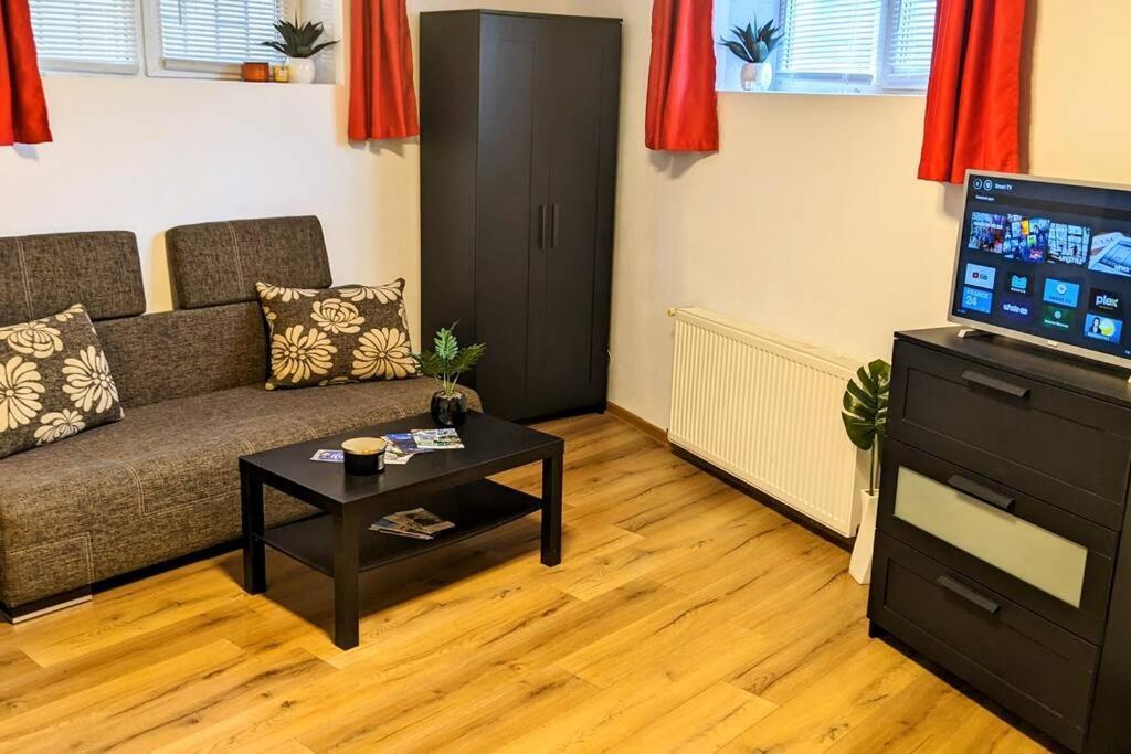 Cosy One Bedroom Flat With Free Parking & Wifi Cluj-Napoca Ngoại thất bức ảnh